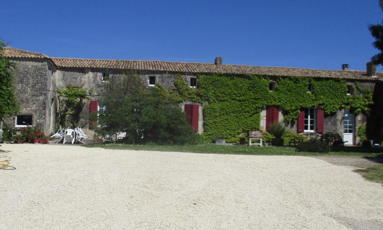 Logis De Bois Roche Vila Saint-Bonnet-sur-Gironde Exterior foto